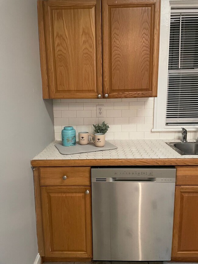 Foto del edificio - 2 Bedroom Home with Large Backyard Deck