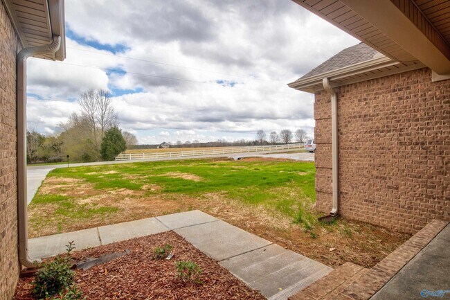 Foto del edificio - 27715 Salem Minor Hill Rd