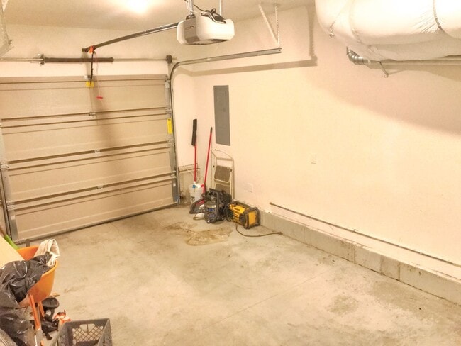 Building Photo - Mt. Scott-Arleta Newer Construction Home with AC, Attached Garage, Fenced Backyard