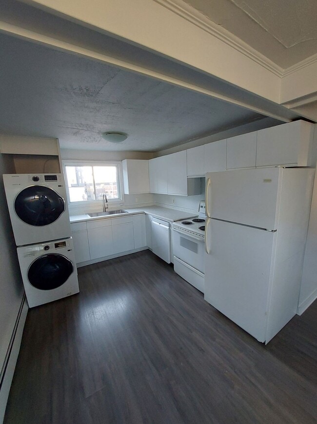 Building Photo - 12 Frederick Ave