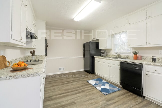 Photo - 1512 Hillside Dr SE House