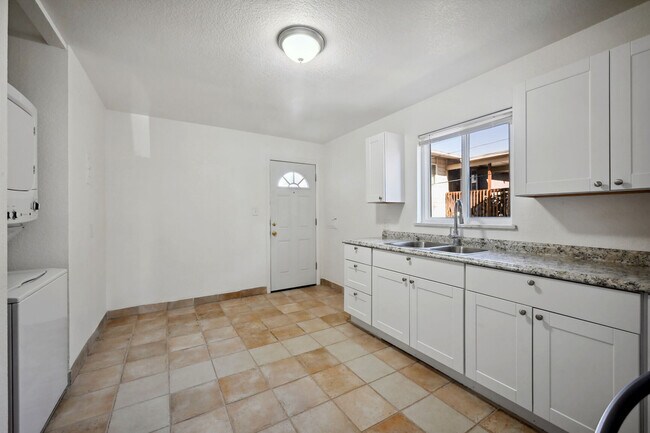 Cocina - 1857 S Jackson St