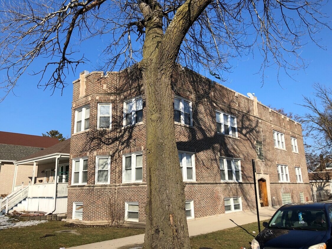 Primary Photo - 6452 W Dickens Ave