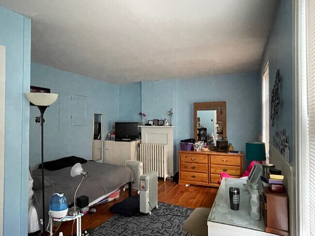 Bedroom - 28 S Loudoun St