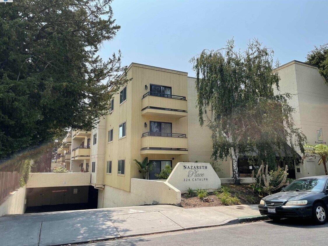 Primary Photo - 324 Catalpa St