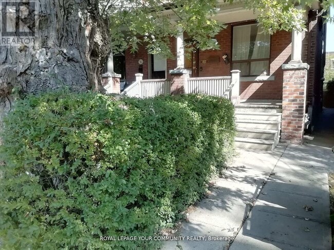 Building Photo - 761 Markham St