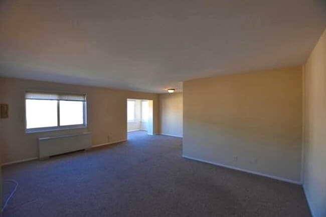 Building Photo - SUNNY & SPACIOUS 2 BR CONDO IS AVAILABLE I...