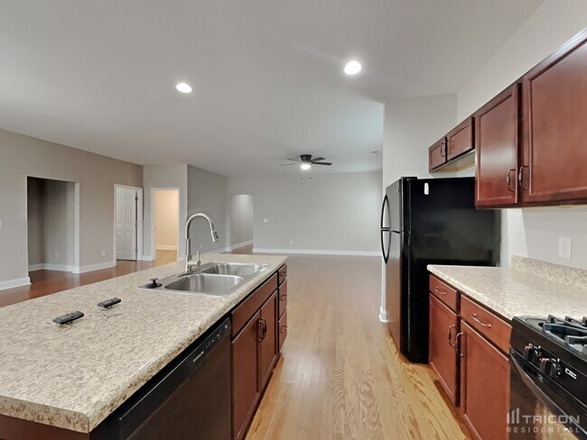 Foto del edificio - 1521 Holton Rd
