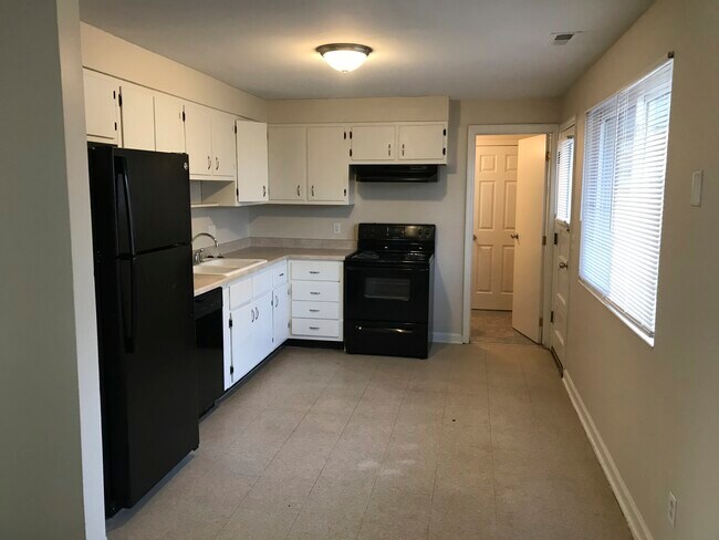 Building Photo - 313 Brookforest Dr