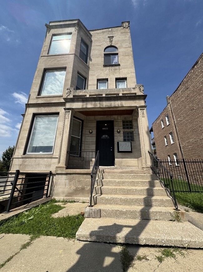 Building Photo - 3158 W Jackson Blvd