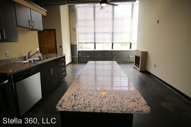 Building Photo - 360 Stockton St