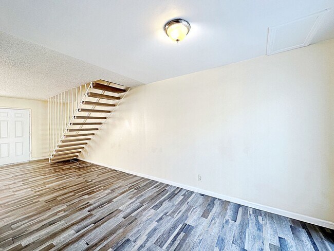 Building Photo - UPGRADED 2 BEDROOM 2 STORY CONDO