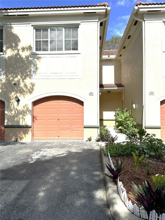 2589 Centergate Dr Unit 203, Miramar, FL 33025 Room for Rent in