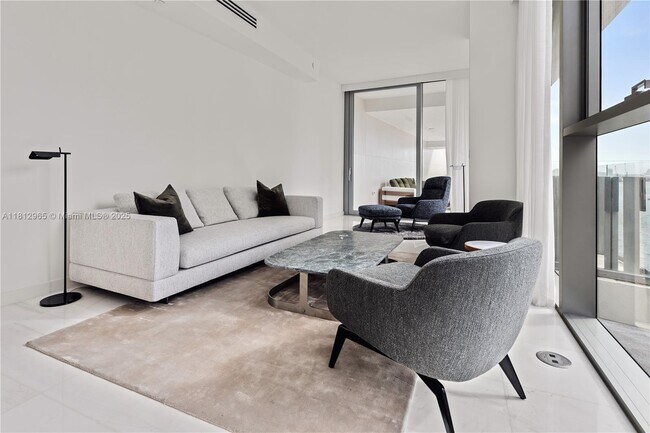 Foto del edificio - 300 Biscayne Blvd Way