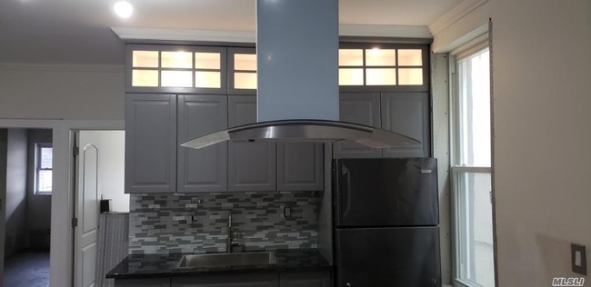 Foto del edificio - 72-49 66th St