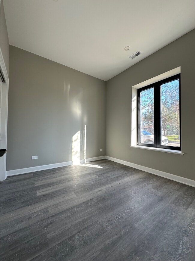 Foto del edificio - 5912 N Nashotah Ave