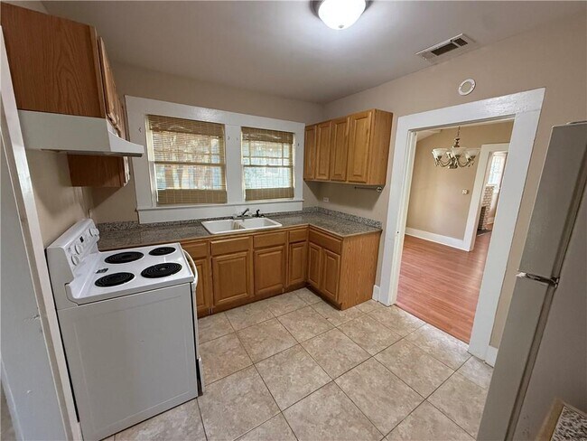 Foto del edificio - 135 N Carlen St