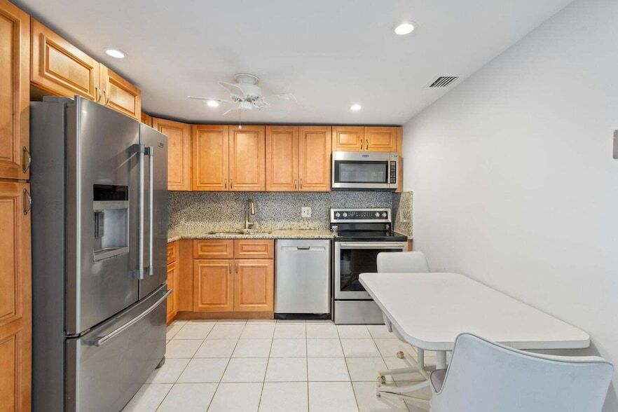 Primary Photo - 304 Imperial Ct
