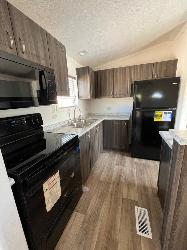 Building Photo - 4313-4312 Condesa Dr NW