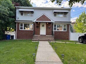 Building Photo - 110 Marconi St