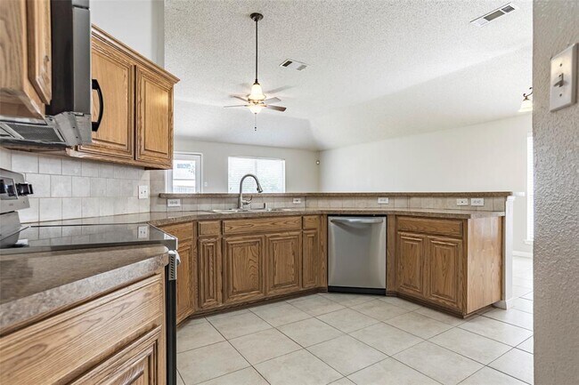 Building Photo - 1811 Bertram Dr