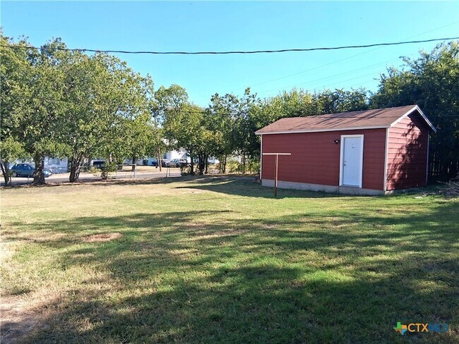 Building Photo - 902 Evetts Rd