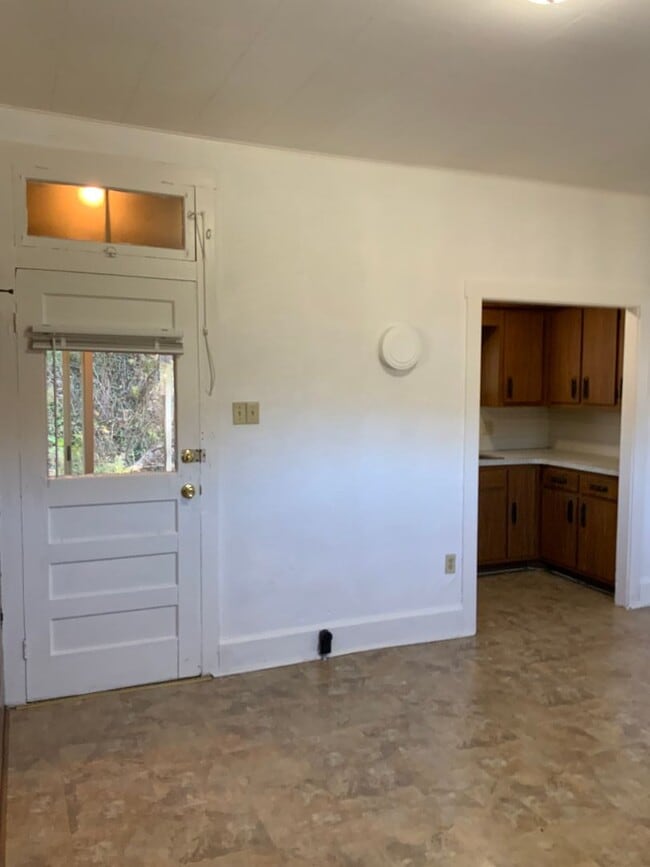 11921194 Main St Unit 1194 Main, Johnstown, PA 15909 Room for Rent