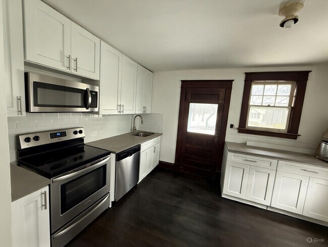 Building Photo - 21 Union Tpke