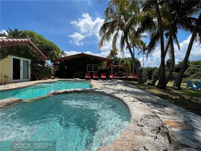 Foto del edificio - 3301 NE 16th Ct