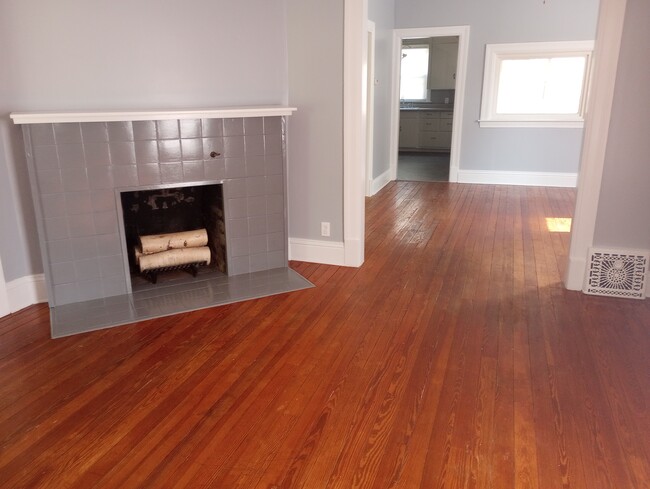 Building Photo - 136 Frelinghuysen Ave