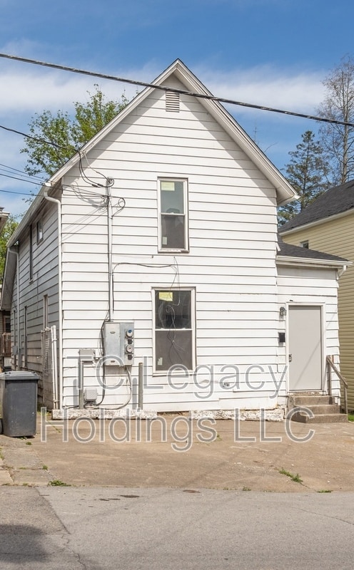 Primary Photo - 419 Walnut Ave