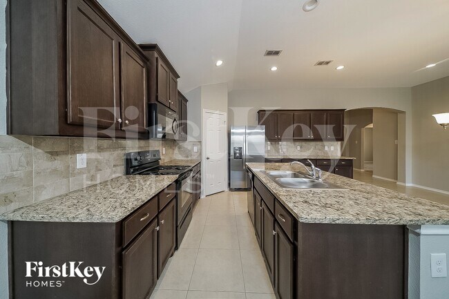 Foto del edificio - 2513 Weatherford Heights Dr