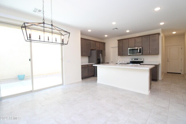 Foto del edificio - 15258 W Sherman St