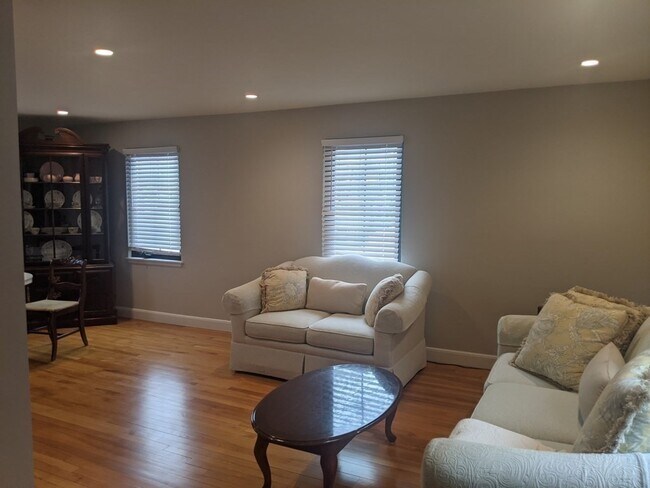 Foto del edificio - 100 Pierce Rd