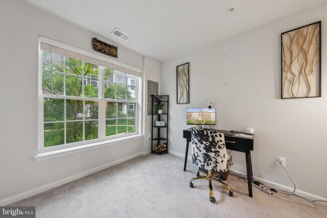 Foto del edificio - 7119 Rowlock Aly