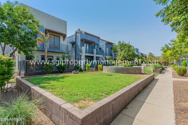 Building Photo - Downtown Phoenix condo for rent