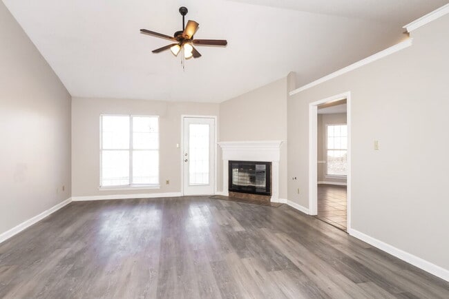 Building Photo - 1700 Brentwood Trce