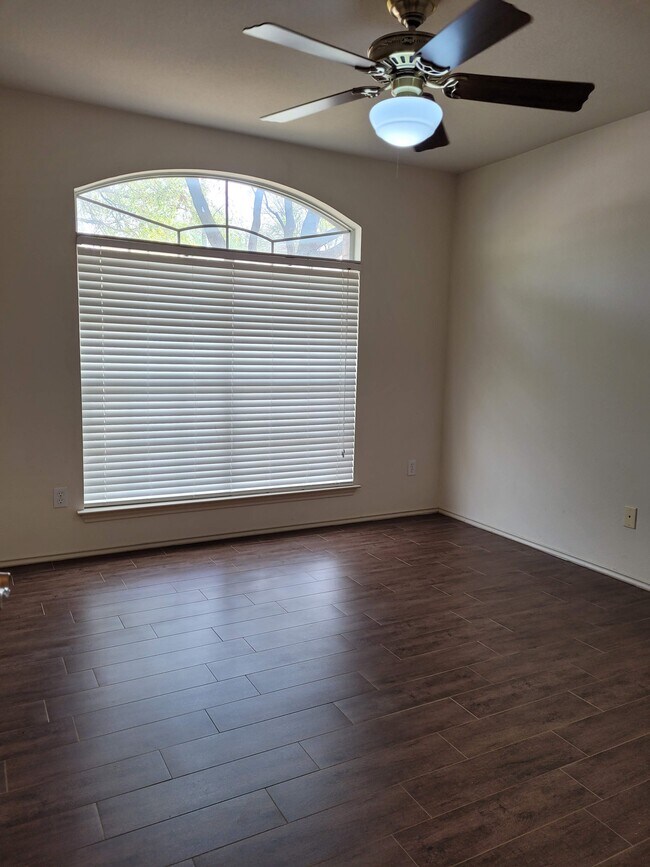 Building Photo - 1701 Lobo Mountain Ln