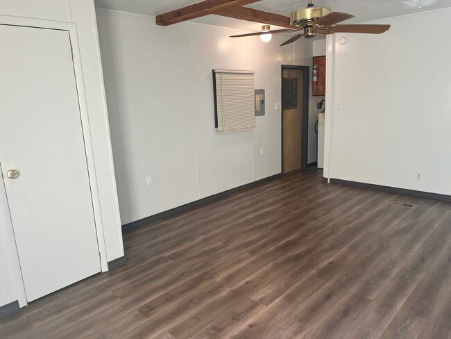 Building Photo - 2 Bedroom 2 Bath Home!