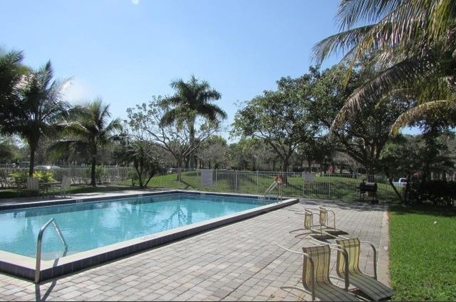Photo - 120 Sparrow Dr (Royal Palm Beach, FL)