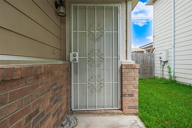 Foto del edificio - 8435 Westknoll Ln
