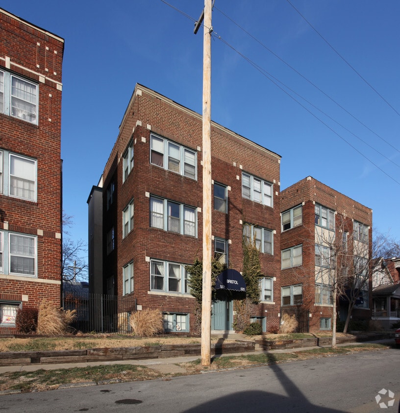 Building Photo - 520-522 W 39th Ter