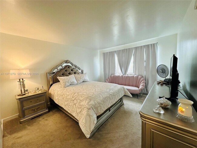 Foto del edificio - 301 Golden Isles Dr