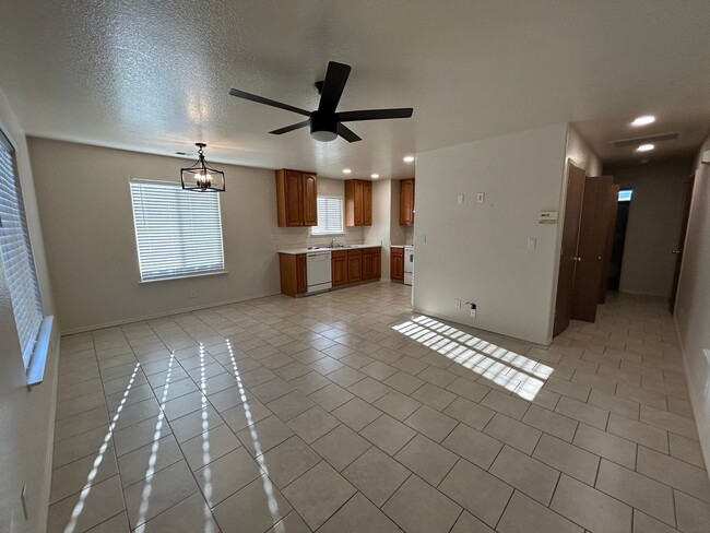 Building Photo - 450 B St