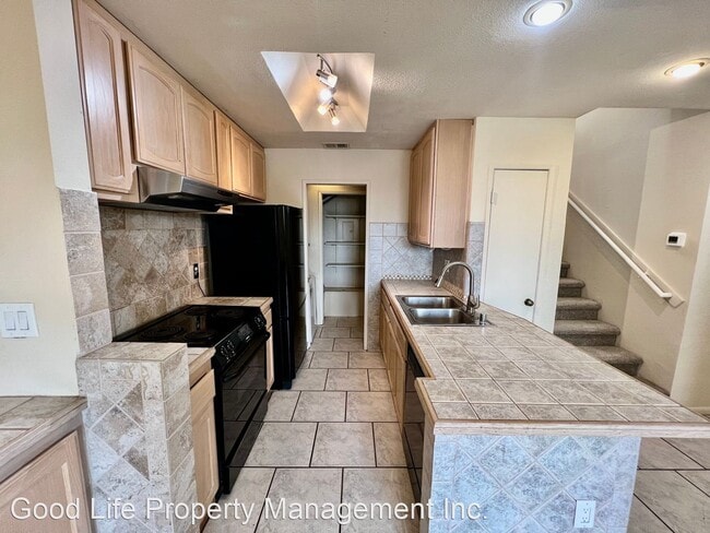 Building Photo - 2 br, 1 bath House - 4445 Nobel Drive Unit 51