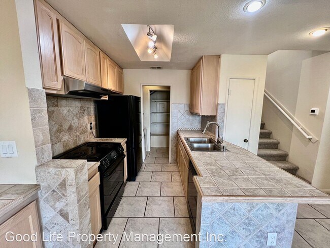 Foto del edificio - 2 br, 1 bath House - 4445 Nobel Drive Unit 51