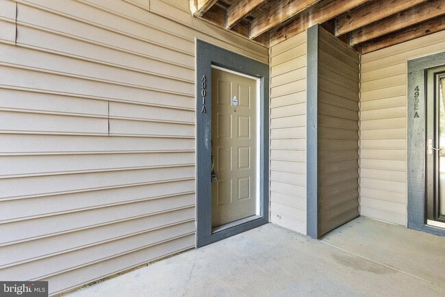 Building Photo - 4901A Dunbarton Rd