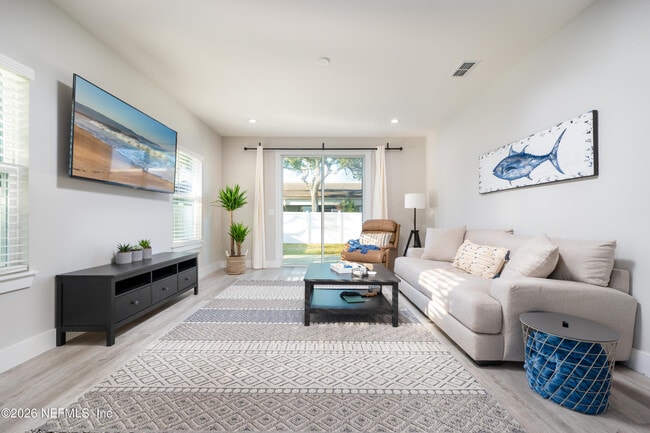 Foto del edificio - 817 7th Ave N