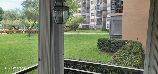 Building Photo - 1300 Saint Charles Pl