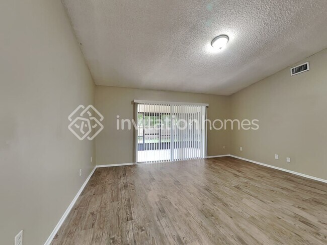 Foto del edificio - 925 Axlewood Cir